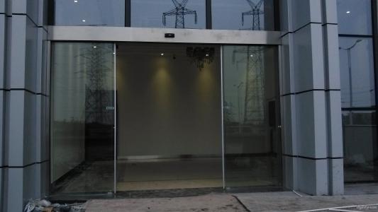 【塘栖镇附近玻璃门安装维修电话 刷脸玻璃门 技术更精进】-